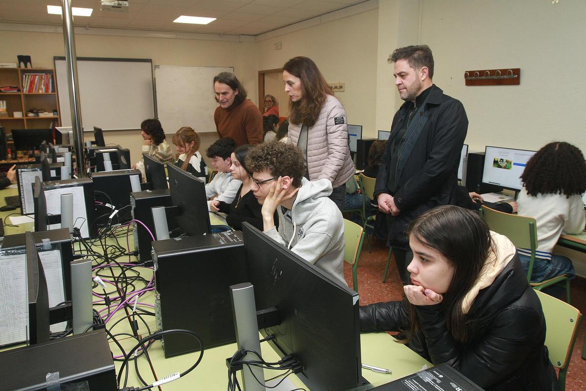 Alumnado que participa en la prueba piloto para testar la evaluación por medios informáticos.