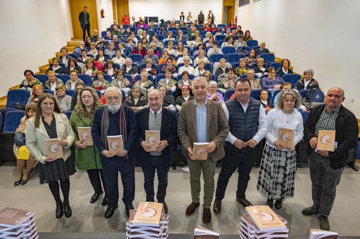 Clodio González, 3º pola esq, ao lado de Ramón Tojo e Valentín García.
