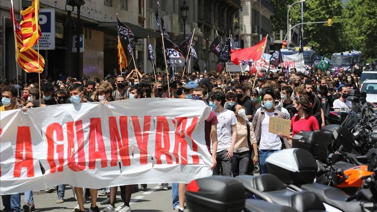 BARCELONA 13 05 2021  Sociedad  Manifestacion de universitarios que inicia la jornada de huelga contra la  CrisiEducativa         FOTO de RICARD CUGAT