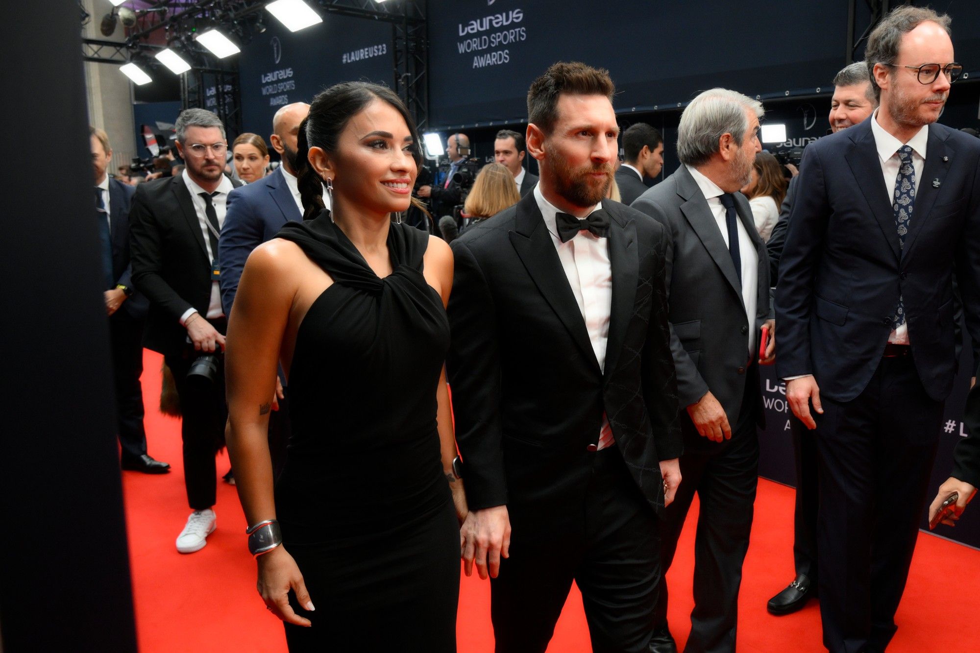 Antonela Roccuzzo con Leo Messi en los Premios Laureus 2023