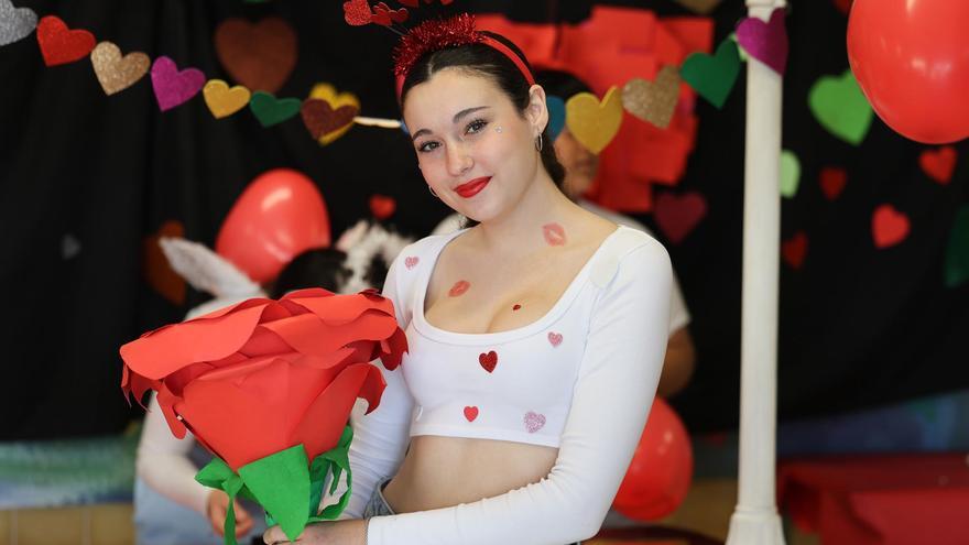 Alumnos de sa Blanca Dona venden rosas por San Valentín