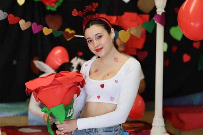 Alumnos de sa Blanca Dona venden rosas por San Valentín