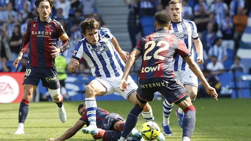 Real Sociedad domina y vence 2-0 al Levante