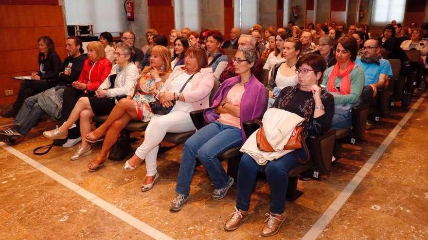 El público se mostró muy activo en el turno de preguntas tras la charla. // José Lores