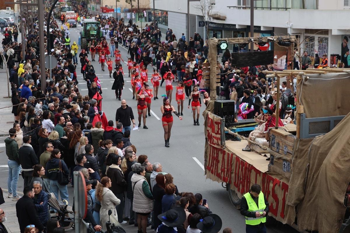 Búscate en las imágenes de la rúa de Carnaval de Ibiza