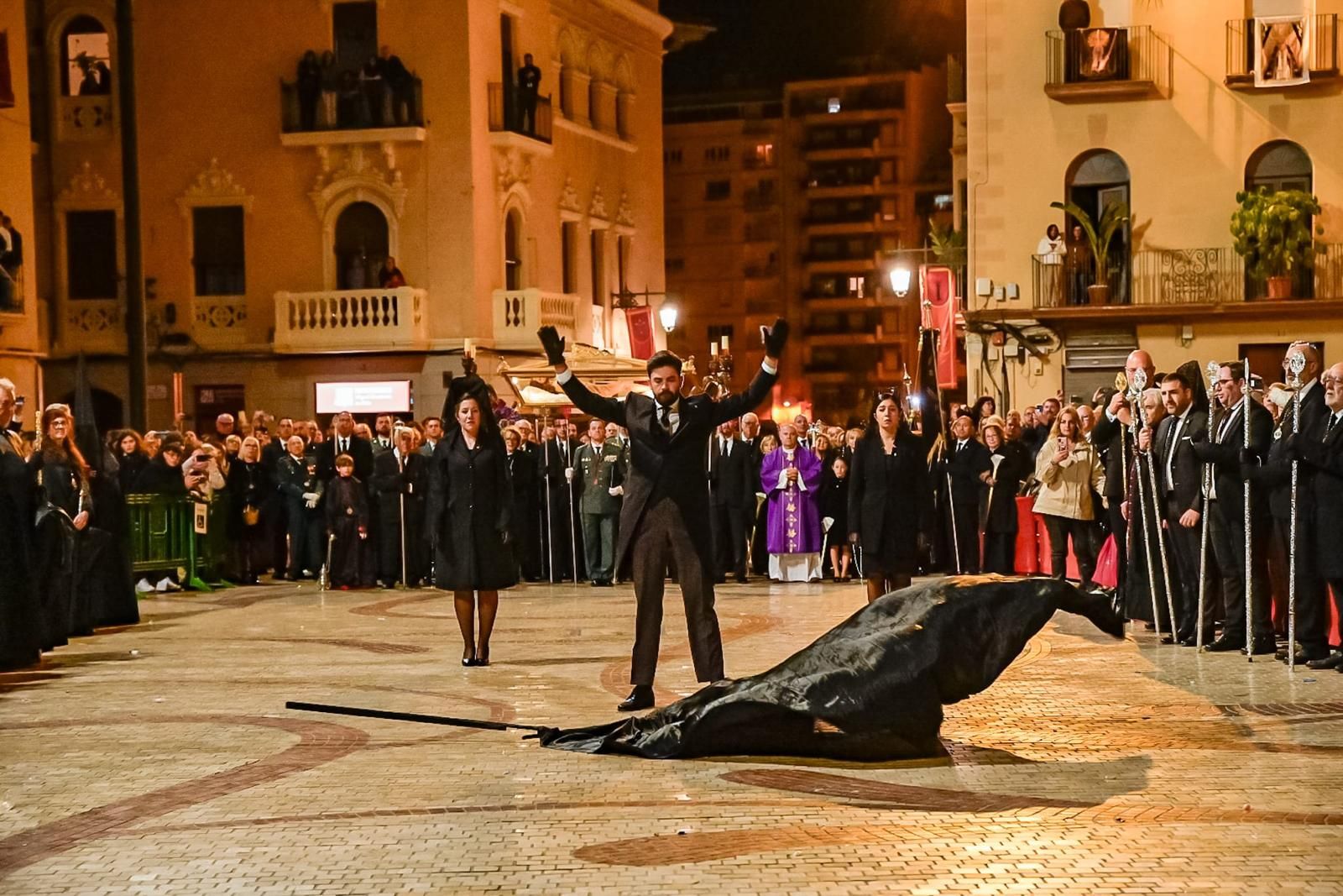 Viernes Santo en Elche: Así ha sido la "Trencà del Guió"