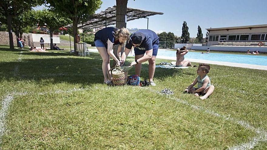 A la piscina de Berga, que ha obert aquest cap de setmana, hi ha hagut pocs banyistes els primers dies