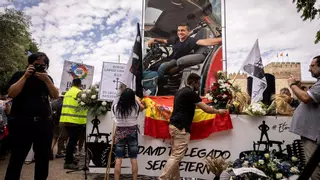 Sentido homenaje en Zaragoza al agricultor fallecido David Lafoz: "Que ser valiente no salga tan caro"