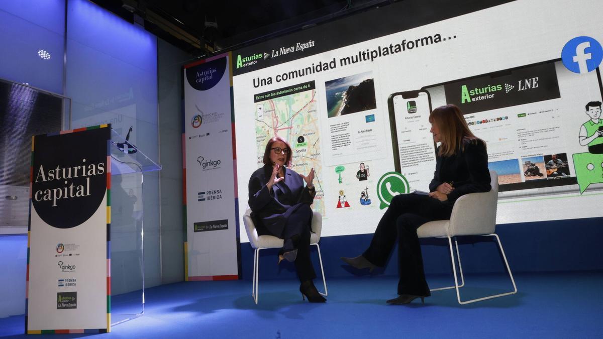 Ángeles Rivero dialoga con la periodista Amor Domínguez durante su intervención en el Movistar Arena