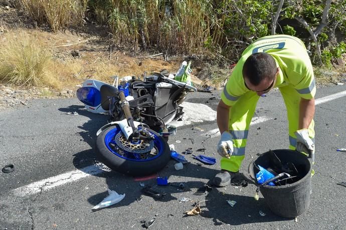 17-03-2019 SAN BARTOLOMÉ DE TIRAJANA. Accidente. Choca un coche contra tres motos.   Fotógrafo: ANDRES CRUZ  | 17/03/2019 | Fotógrafo: Andrés Cruz