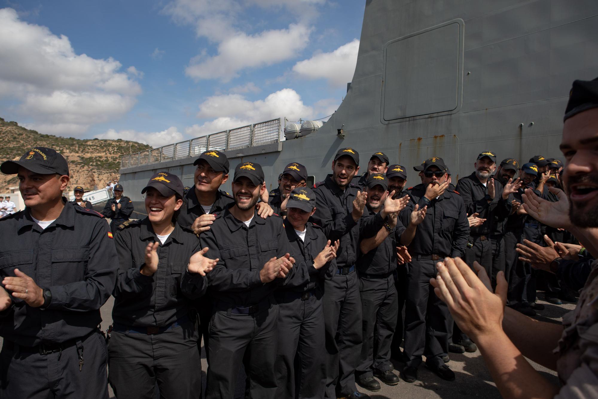 Las imágenes del regreso a Cartagena del BAM 'Audaz' de la Armada tras cinco meses en el Golfo de Guinea