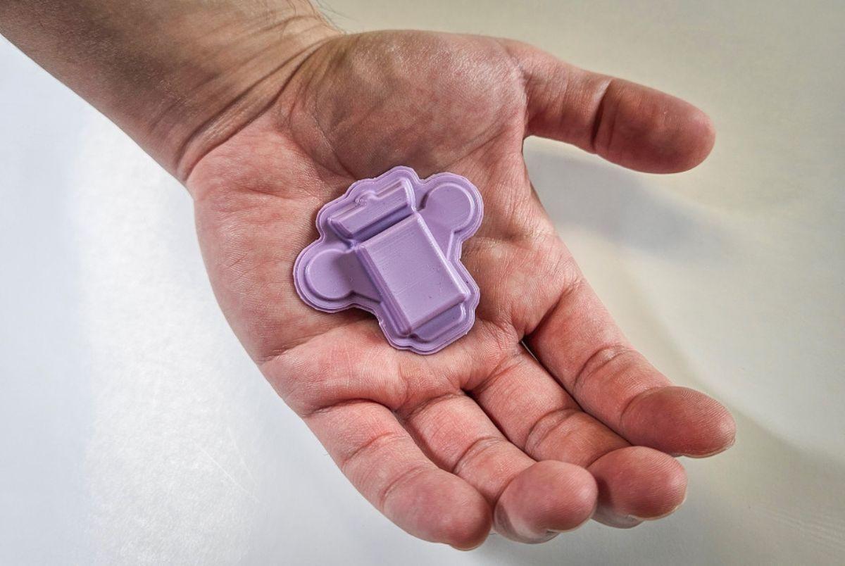 Un nuevo dispositivo de polígrafo portátil detecta las señales fisiológicas del estrés, con el objetivo de ayudar a los médicos a identificar molestias en bebés, ancianos y pacientes gravemente enfermos o sedados, que no pueden comunicarse.