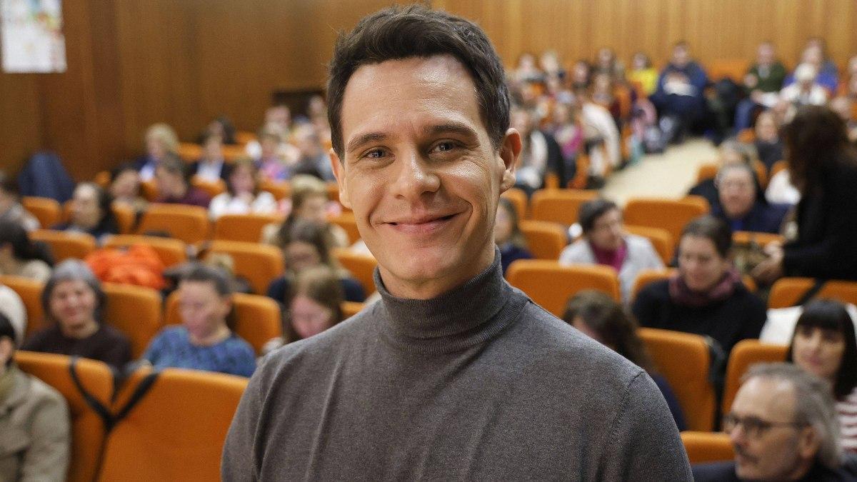 Christian Gálvez en el salón del Colexio Maior Xelmírez.