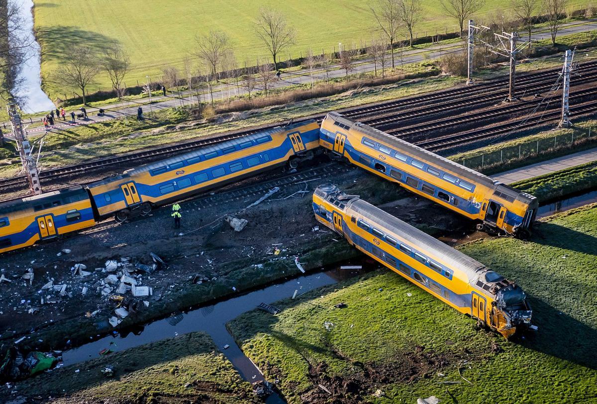 Al menos un muerto y 30 heridos tras el descarrilamiento de un tren en La Haya