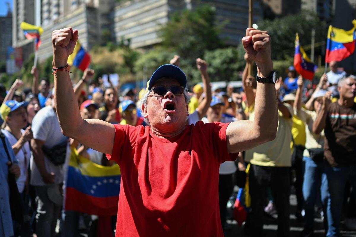 A demonstrator shouts slogans during a protest called by the opposition on the eve of the presidential inauguration, in Caracas on January 9, 2025. Venezuela is on tenterhooks facing demonstrations called by both the opposition and government supporters a day before President Nicolas Maduro is due to be sworn in for a third consecutive term and despite multiple countries recognizing opposition rival Edmundo Gonzalez Urrutia as the legitimate president-elect following elections past July. (Photo by Federico PARRA / AFP)