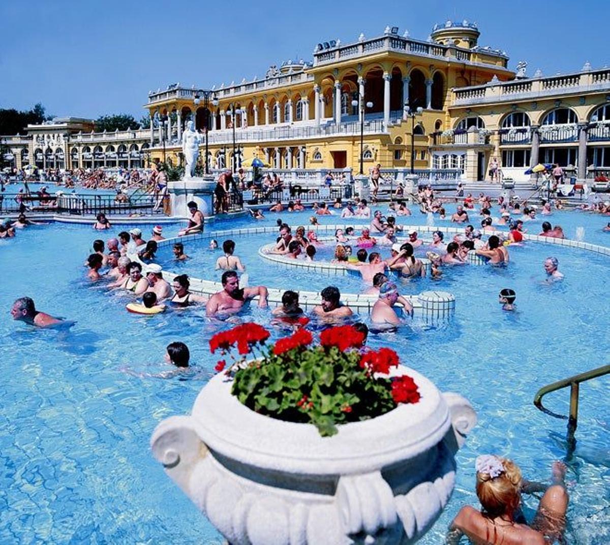 Budapest: relajación y partidas de ajedrez en el agua