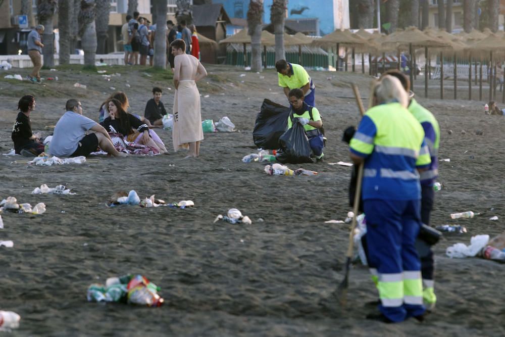 Así quedaron las playas tras la Noche de San Juan.