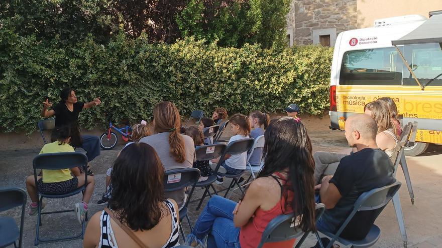 Sessió de contacontes del Bibliobús a Sant Pere de l’Arç