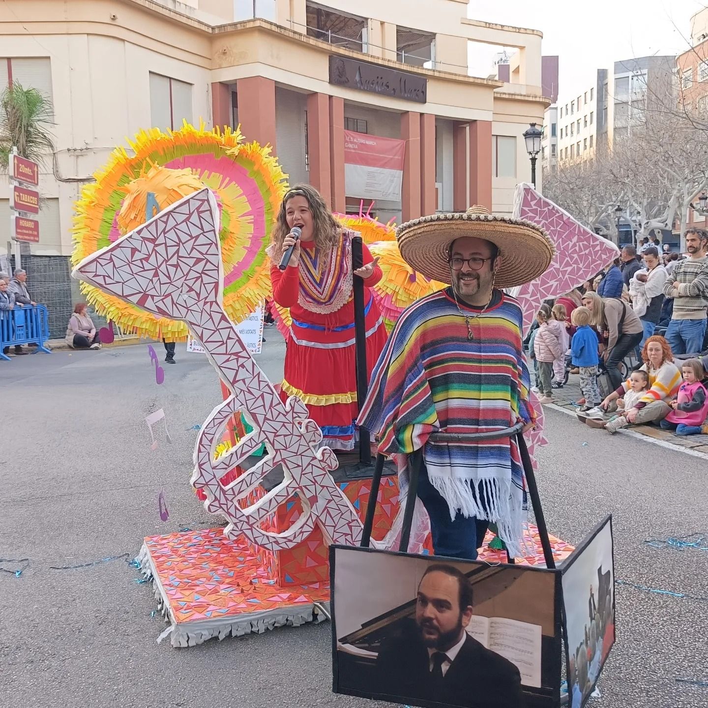 La Cavalcada de las Fallas de Gandia, en imágenes