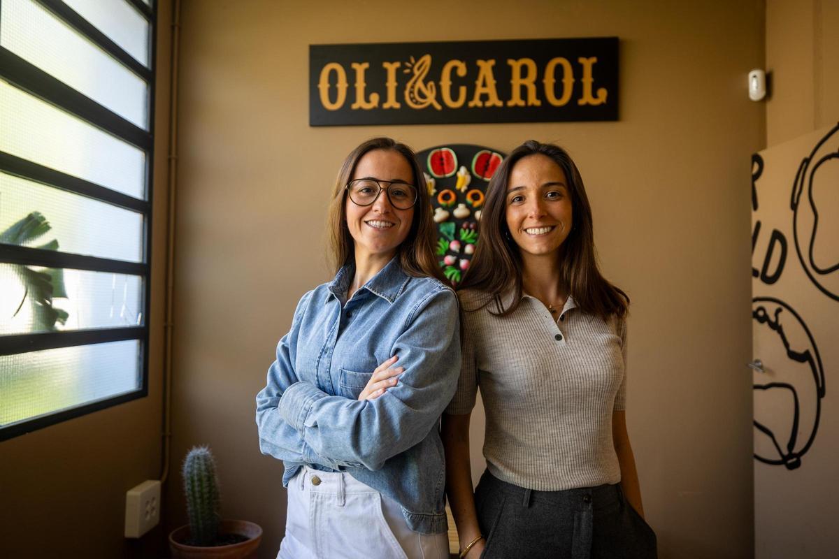 Carolina y Olimpia Román, en las oficinas de Oli&Carol, en Sant Just Desvern.
