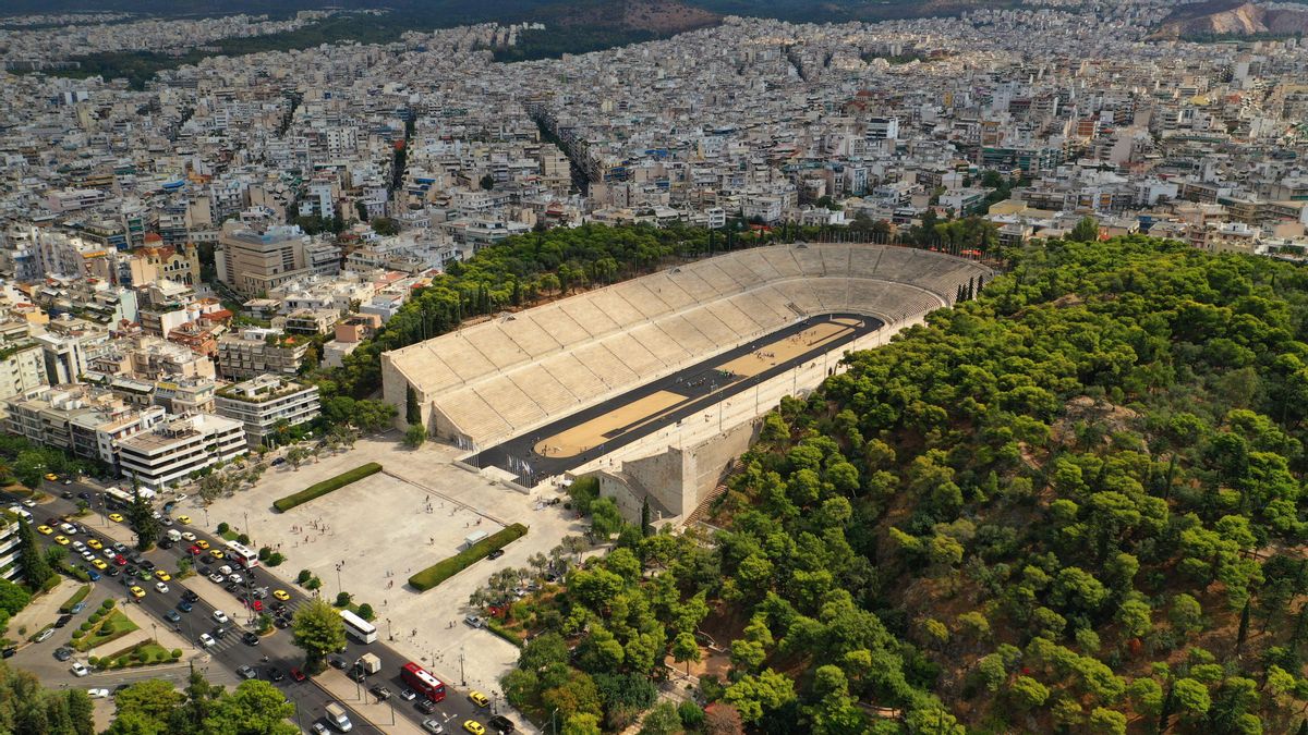 Foto aérea del icónico estadio antiguo Panathenaic, en el centro histórico de Atenas, recinto al que entró en primer lugar Spiridon Louis en la en la primera maratón olímpica de la historia en el año 1986.