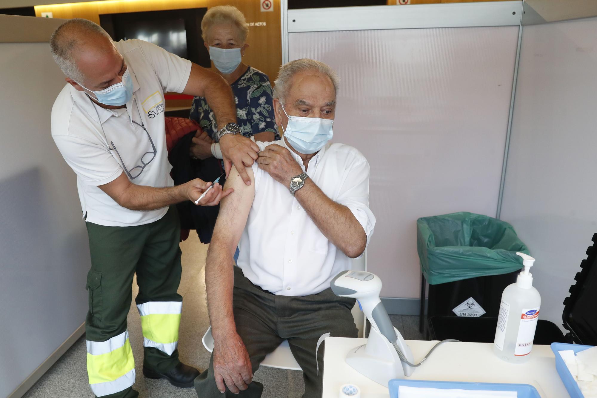 3.000 convocados para vacunarse en el hospital Álvaro Cunqueiro