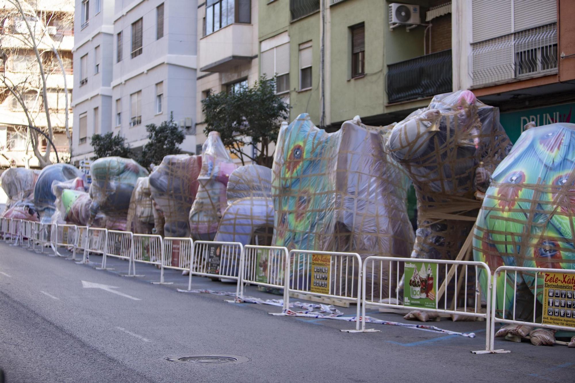 Los primeros montajes falleros ya se pueden ver en Xàtiva