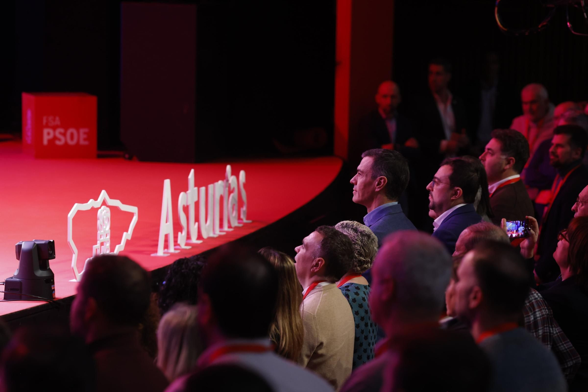EN IMÁGENES: Pedro Sánchez y Adrián Barbón abren el congreso del PSOE asturiano