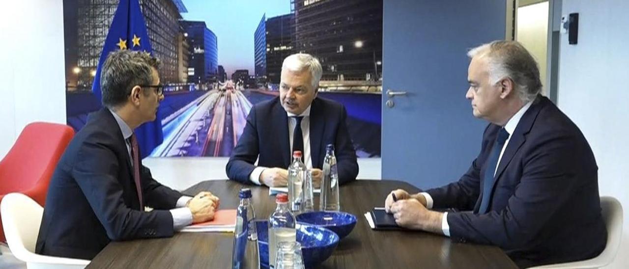Félix Bolaños y Esteban González Pons negocian la renovación del CGPJ con la intermediación de Didier Reynders en Bruselas.