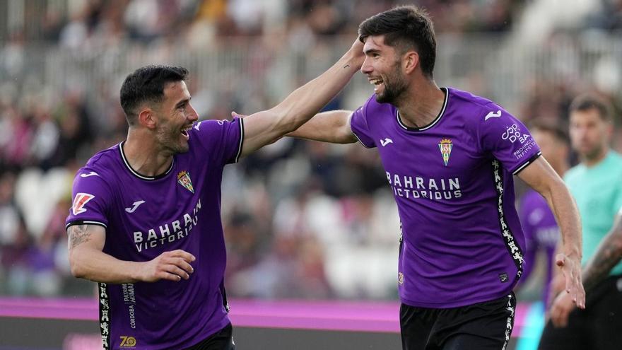 Theo Zidane, a la derecha, con Albarrán en la celebración de su gol ante el Burgos en El Plantío.