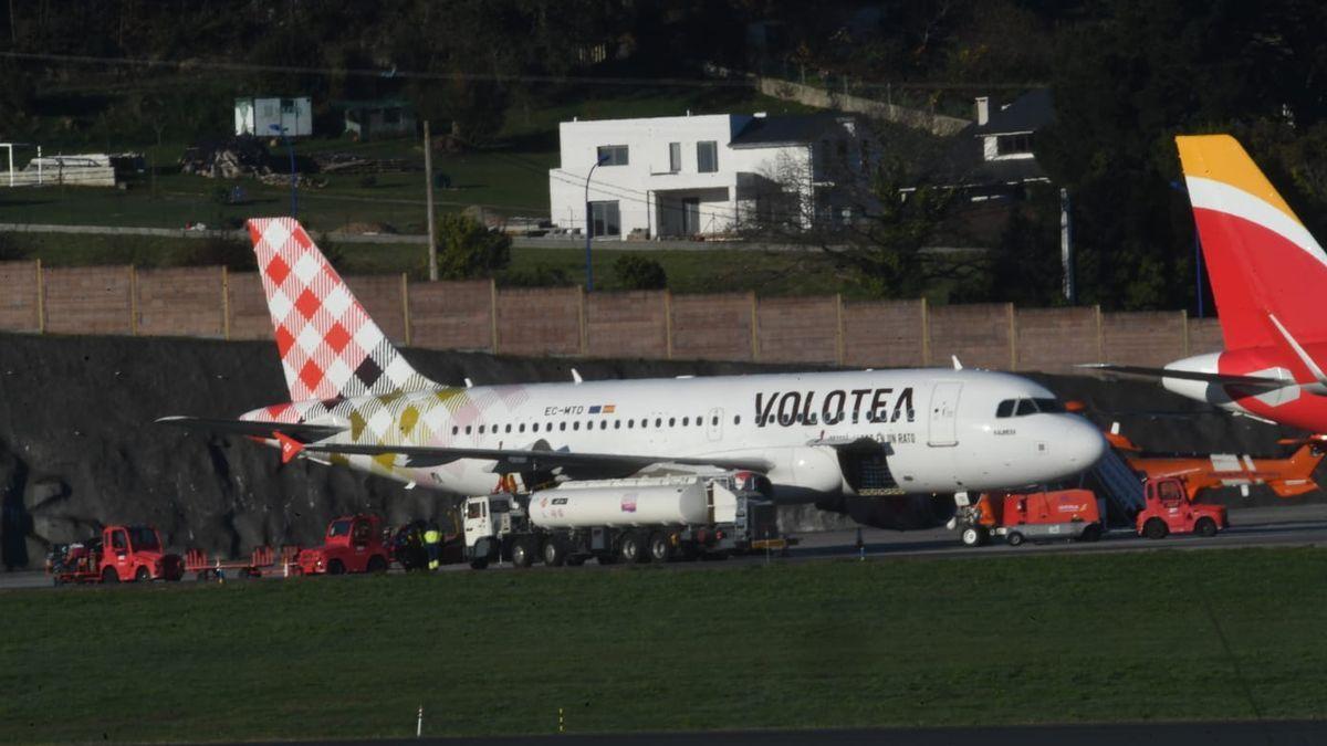 L&#039;avió de Volotea procedent de Bilbao que va aterrar a la Corunya per un avís de bomba