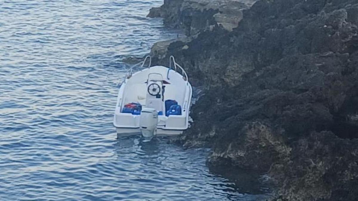 Una patera en la costa pitiusa.