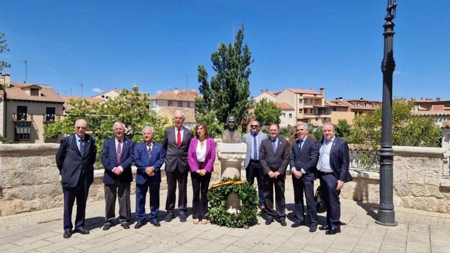 Ofrenda al general Gutiérrez en Aranda del Duero.