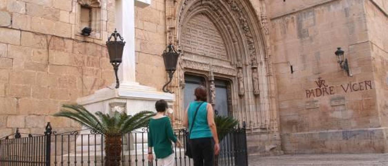 Una imagen de la Cruz de los Caídos de Callosa