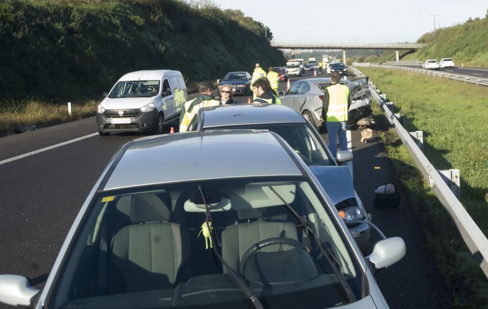 El accidente ocurrió en sentido salida de la ciudad (A Coruña-Santiago).