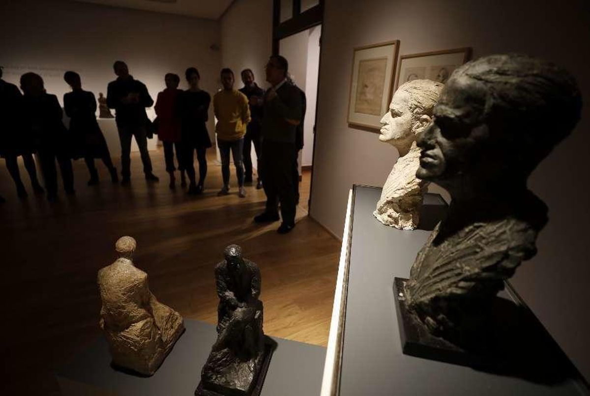 Virginia Rebollar: "Espero que esta obra de Sebastián Miranda se quede en Gijón"
