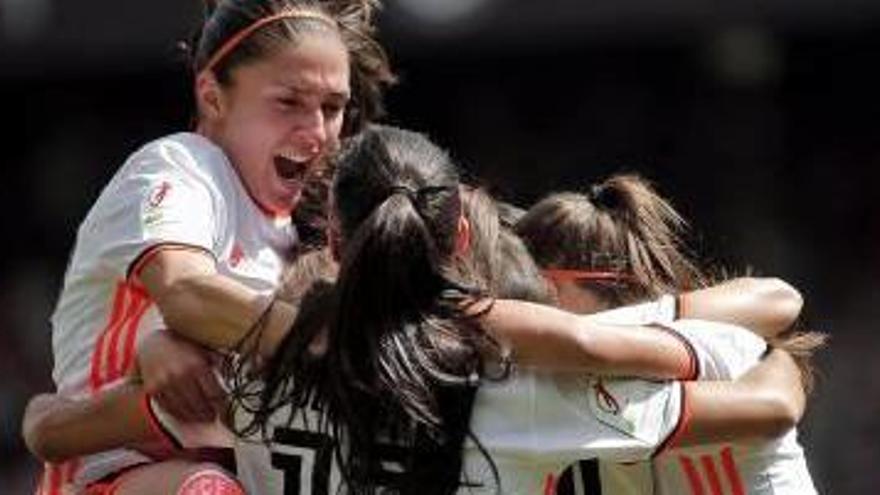 El Valencia celebra uno de sus goles.