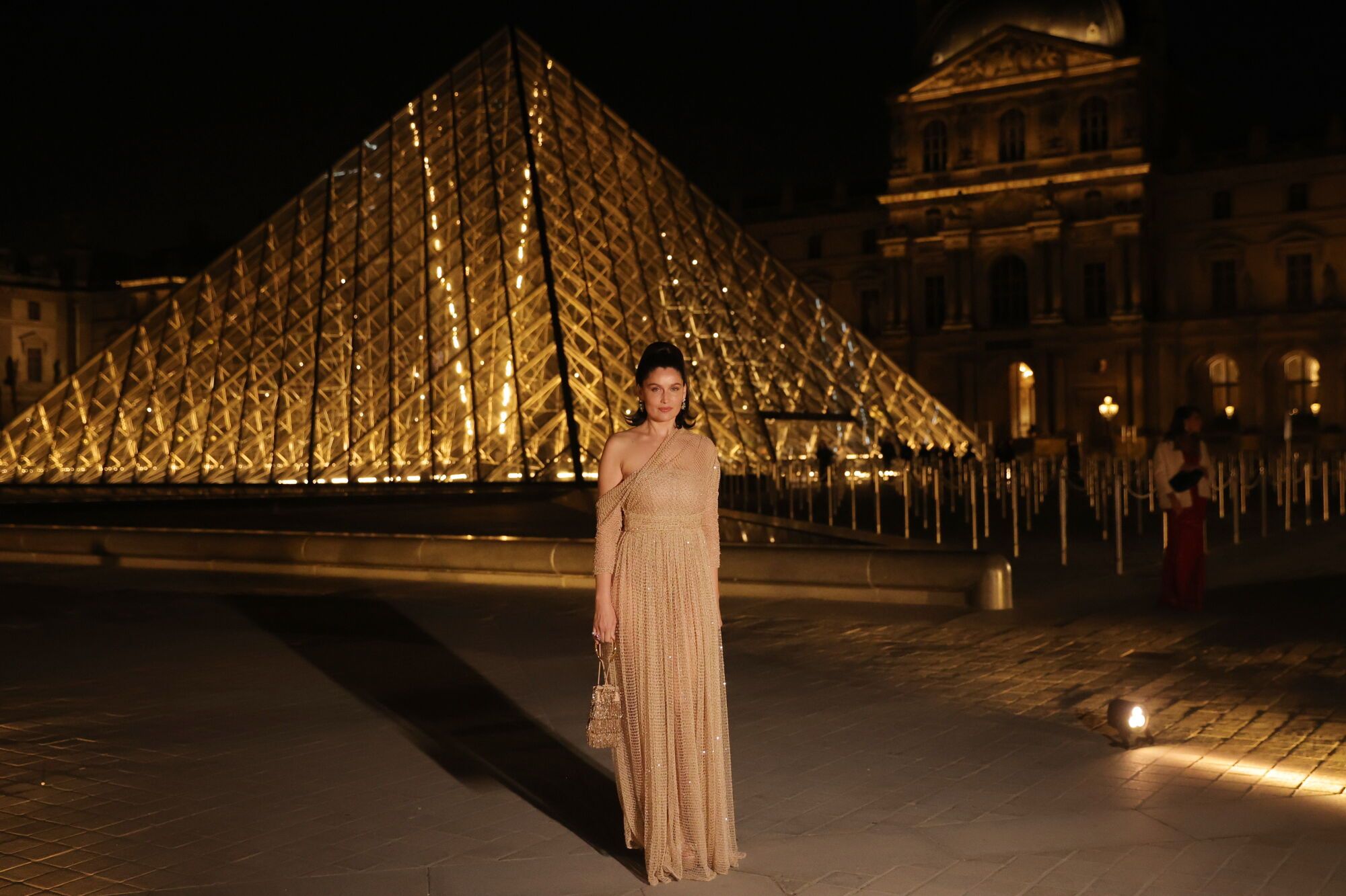 Paris (France), 04/03/2025.- French actress and model Laetitia Casta arrives for the 'Le Grand Diner du Louvre' at the Louvre Museum in Paris, France, 04 March 2025. The Louvre Museum is hosting the gala dinner to mark the official opening of Paris Fashion Week and to raise funds to support the Louvre's restoration projects, educational programs, and initiatives aimed at making the museum more accessible to a broader audience. (Moda, Francia) EFE/EPA/TERESA SUAREZ