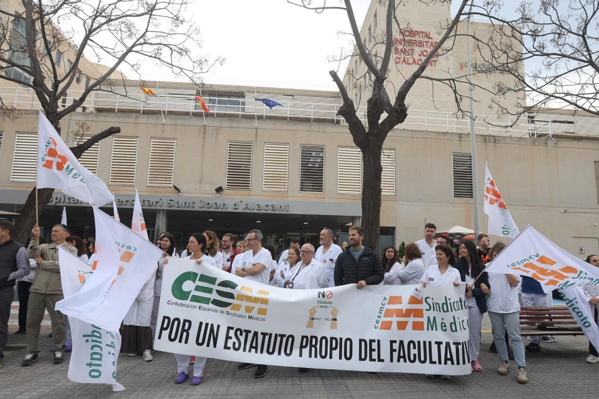 La nueva huelga de médicos en la provincia de Alicante. Hospital de Sant Joan