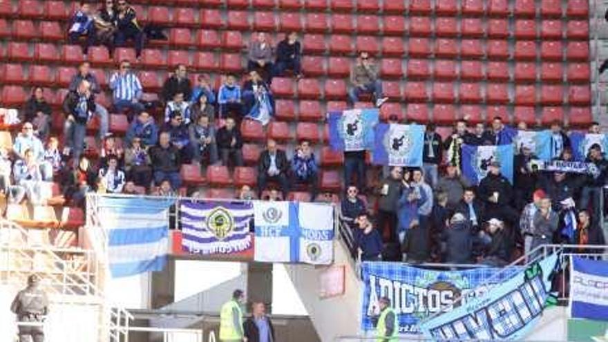 Aficionados del Hércules, ayer en Murcia.