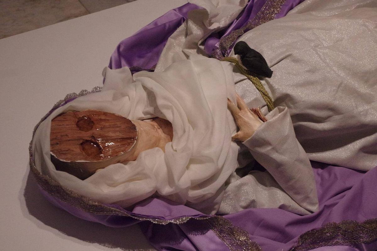 El escultor malagueño José Cano (2004) plantea una lectura emocional de los sucesos de mayo de 1931, 95 años después, en una exposición en la Agrupación de Cofradías