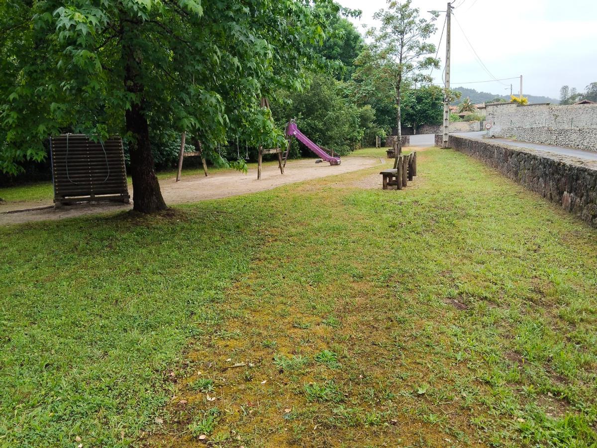Llanes pone a punto todos los parques infantiles y las áreas recreativas del concejo