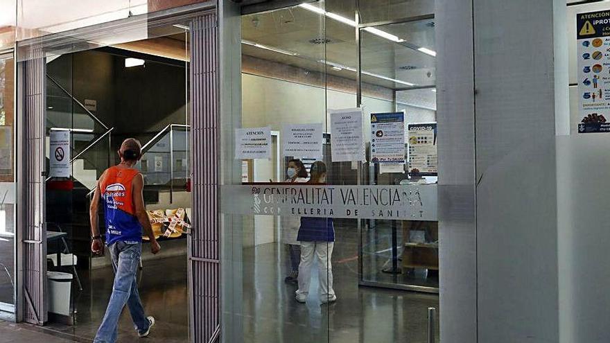 Entrada a un centro de salud de la ciudad de València.