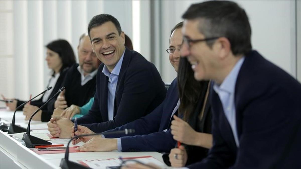 El socialista Patxi López hoy, en el Congreso, en una reunión presidida por Pedro Sánchez.