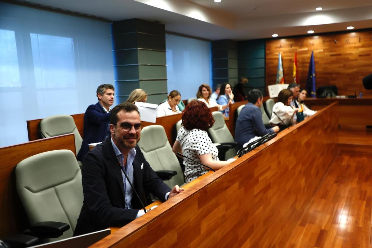 Alonso del Real, ya en su nueva ubicación como concejal del grupo de no adscritos