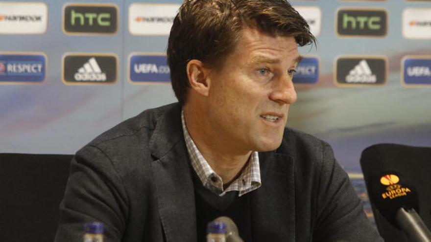 Laudrup desmiente su fichaje... entre risas