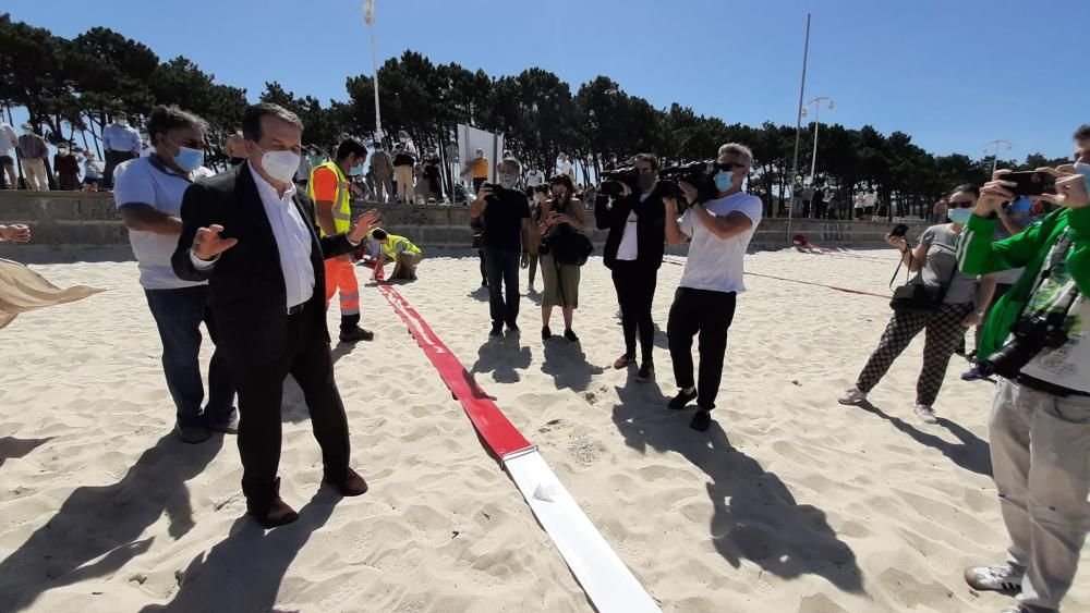 Caballero explica el sistema de seguridad para los arenales de Samil y O Vao.