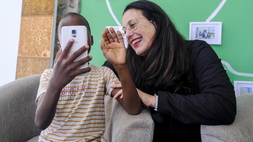 La primera llamada de Aliou tras sobrevivir a la ruta canaria: «Mamá, estoy bien»