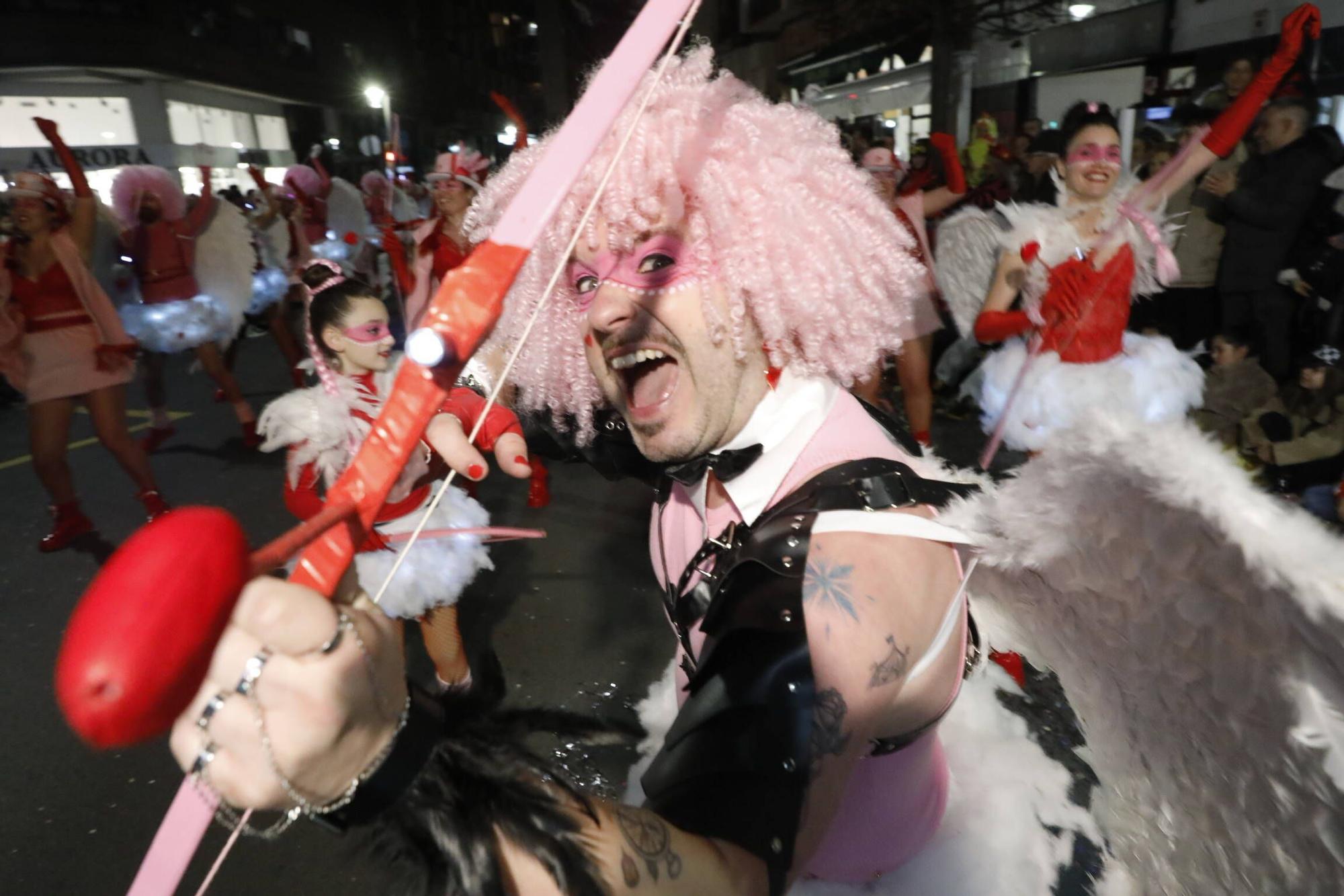 Así fue el multitudinario desfile del Antroxu de Gijón (en imágenes)