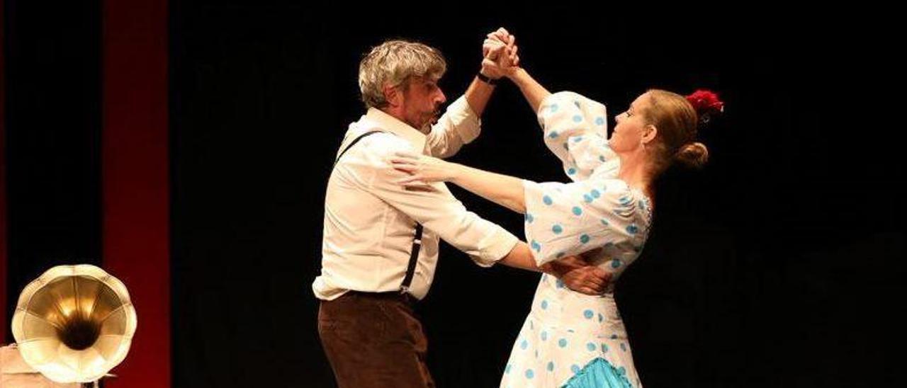 Fernando Ramos y Manuela Sánchez, en una escena de &#039;¡Ay, Carmela!&#039;.